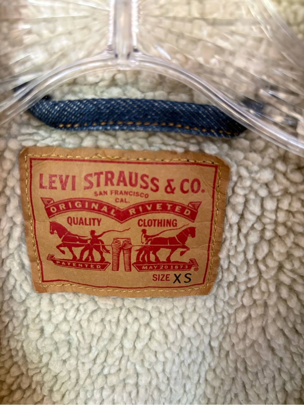 Levi's Dark Blue Denim Jacket with Cream Sherpa Collar - Picture 3 of 3